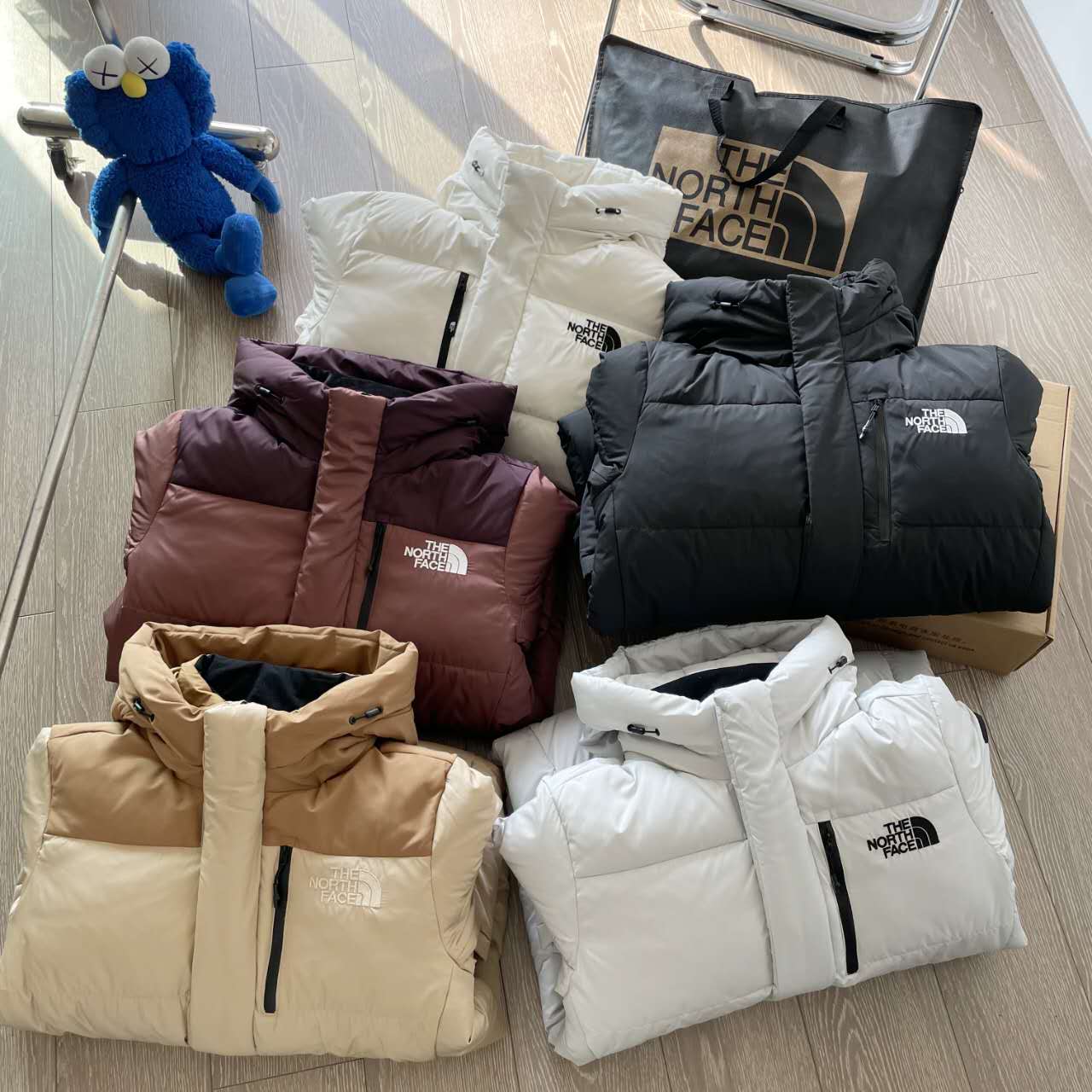 High-End North Face Puffy Suit: Ultimate Protection Against Extreme Cold - 图片 5