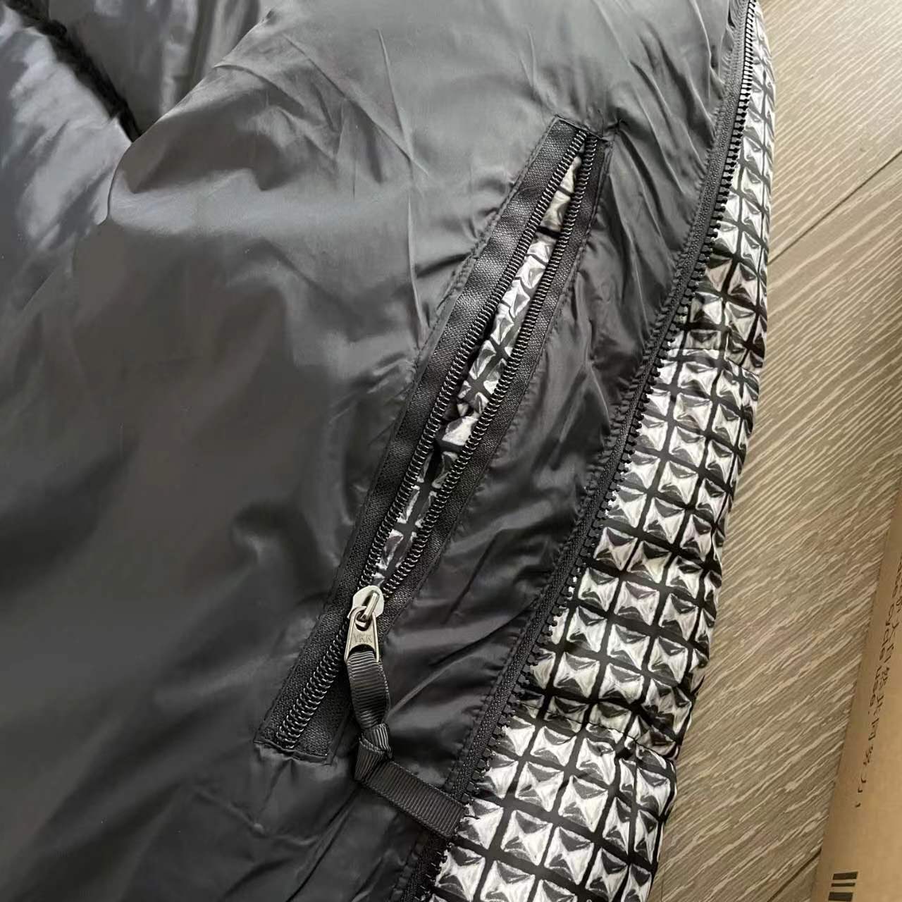 The North Face Embroidered Feather Jacket Collection for Men and Women - 图片 7