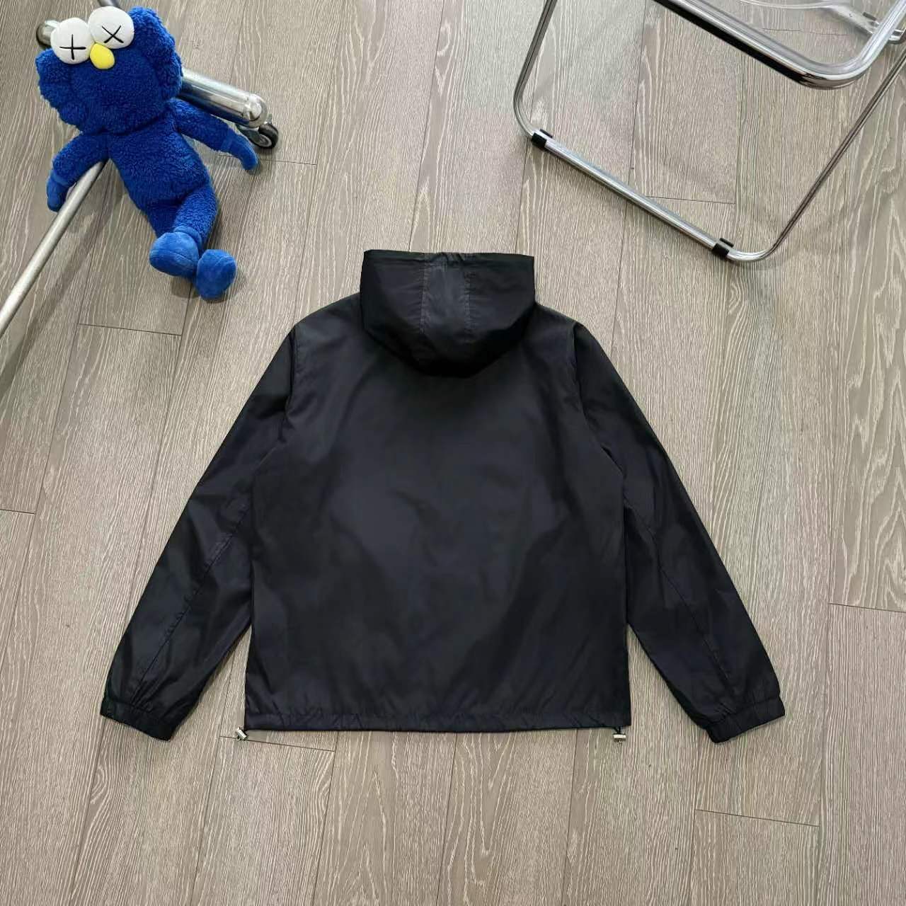 Prada Fall Sports Jacket: Stylish, Comfortable, and High-Quality with Innovative Features - 图片 2