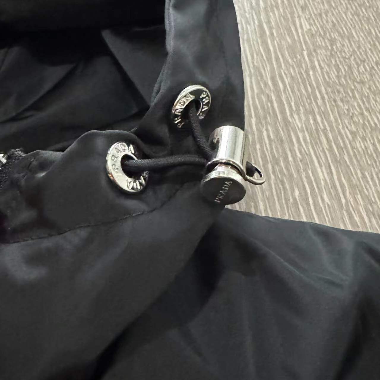 Prada Fall Sports Jacket: Stylish, Comfortable, and High-Quality with Innovative Features - 图片 8
