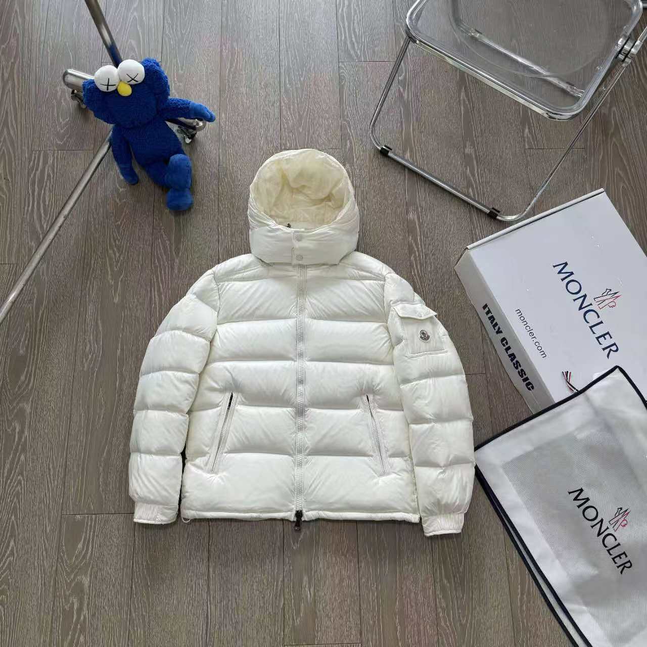 Moncler Maya: Classic Design with Quality Fabric and Hardware, Perfect for All Seasons - 图片 3