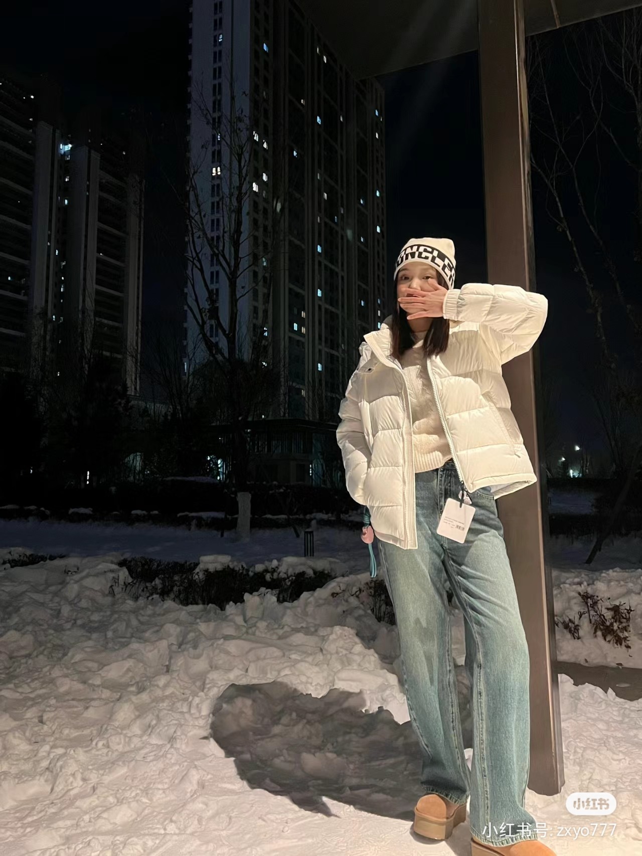 Moncler Maya: Waterproof Fashion with Removable Hats and Unique Design DNA - 图片 6