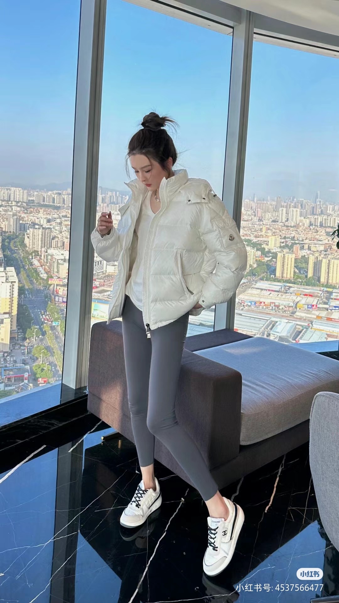 Moncler Maya: Waterproof Fashion with Removable Hats and Unique Design DNA - 图片 5