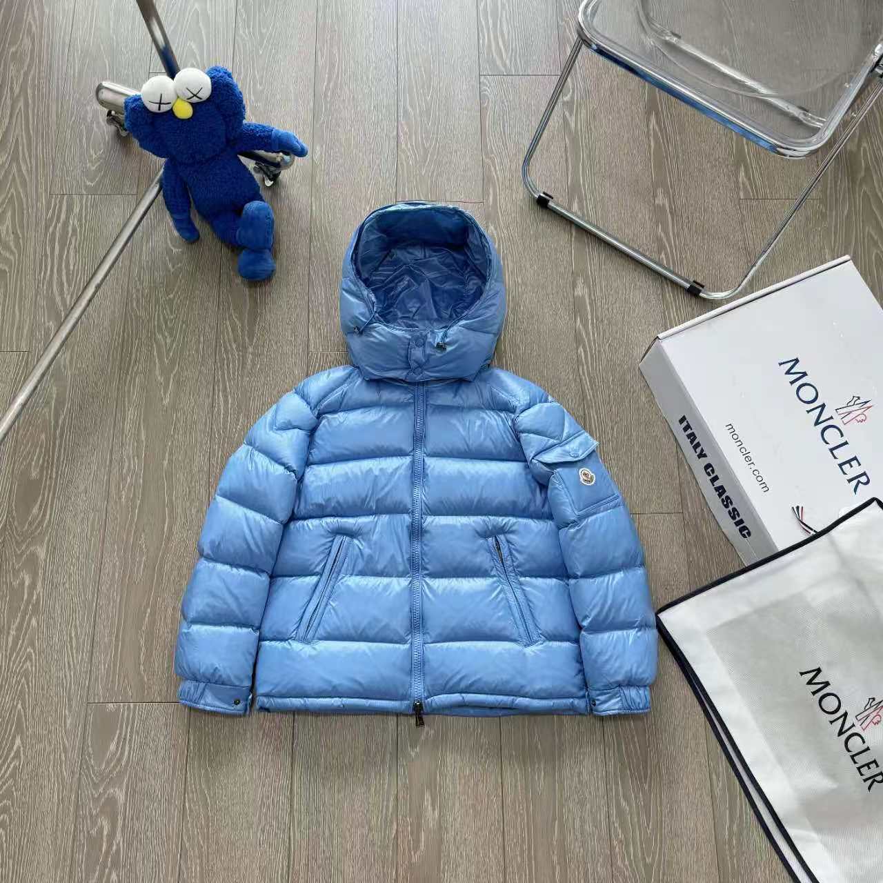 Moncler Maya: Classic Design with Quality Fabric and Hardware, Perfect for All Seasons - 图片 4
