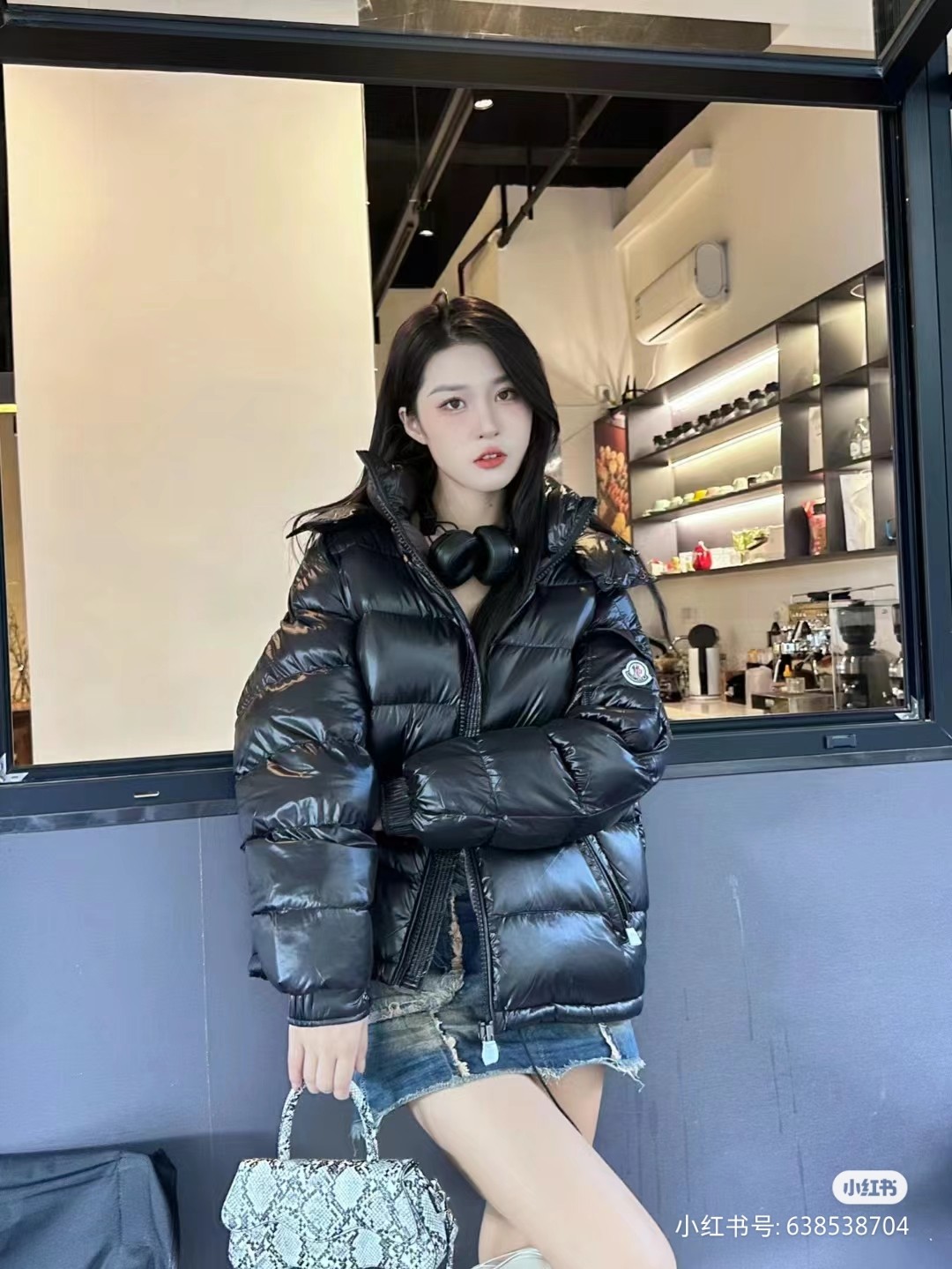 Moncler Maya: Classic Waterproof Puffy Jacket with Distinct Design and High Quality. - 图片 1
