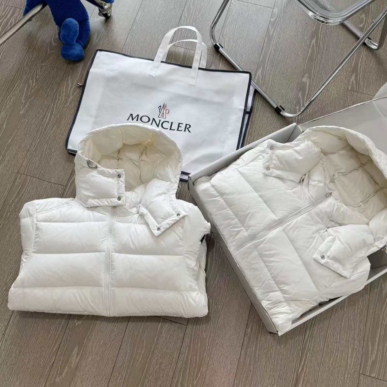 Moncler’s Classic Puff Caps: Timeless Design with High-Quality Materials - 图片 2