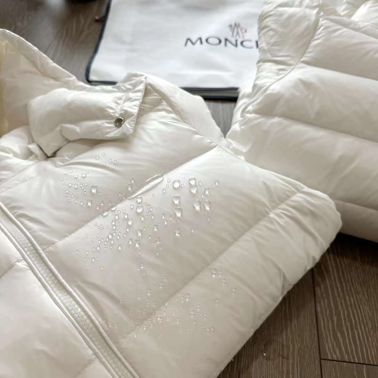 Moncler’s Classic Puff Caps: Timeless Design with High-Quality Materials - 图片 5