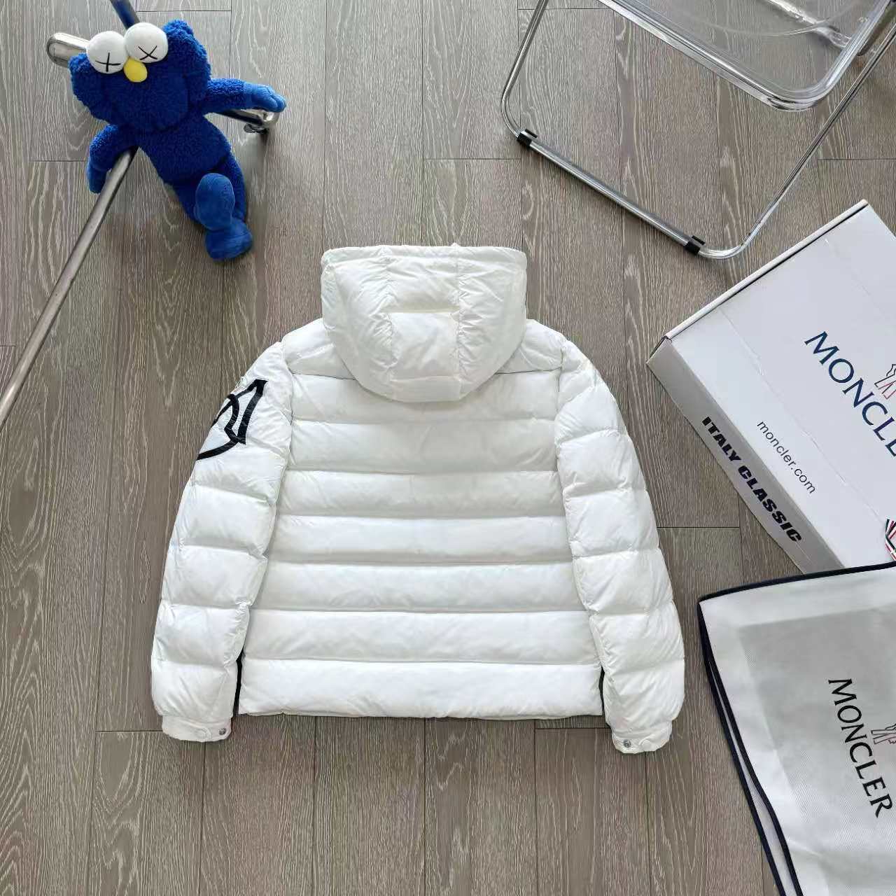 Moncler’s Classic Puff Caps: Timeless Design with High-Quality Materials - 图片 4