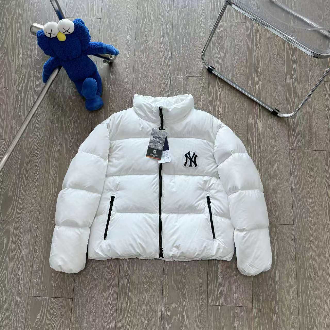 MLB New York Yankees Puffed-up Jacket with Duck Velvet Filling: Quality Assurance! - 图片 4