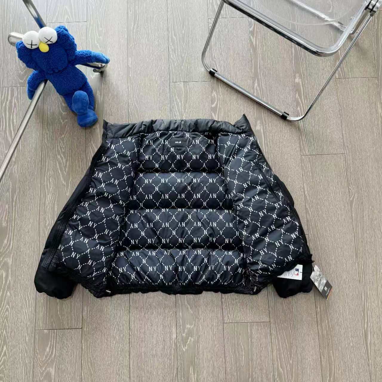 MLB New York Yankees Puffed-up Jacket with Duck Velvet Filling: Quality Assurance! - 图片 5