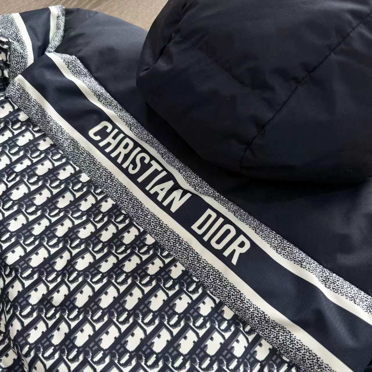 Dior/Dio-Fashion Week: Luxurious Two-Sided Velvet Classics for Men and Women - 图片 7