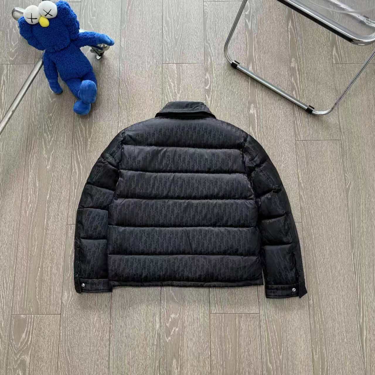 “Dior/Odio Paris Fashion Show: Classic Flowers, Feathers, and Luxury Designs” - 图片 2