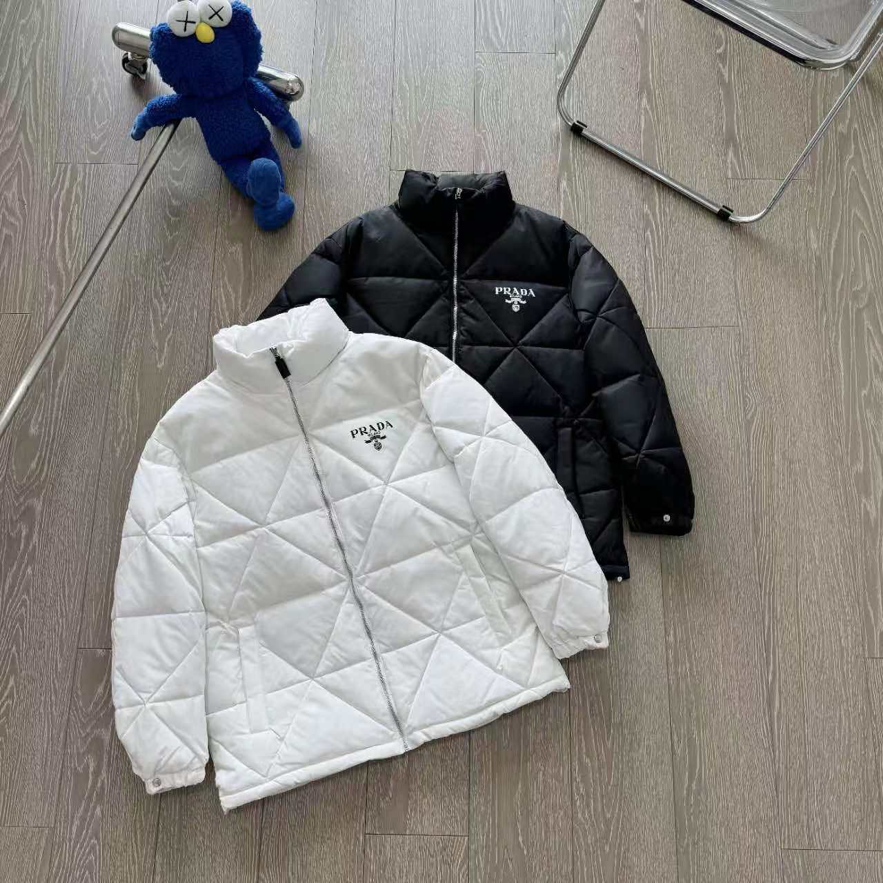 Luxury Prada Linea Rossa Velvet Cabinet: High-End Quality and Craftsmanship, Exquisite Details - 图片 1