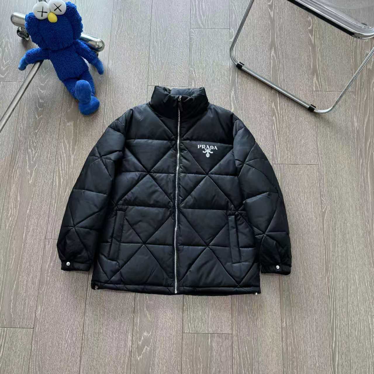 Luxury Prada Linea Rossa Velvet Cabinet: High-End Quality and Craftsmanship, Exquisite Details - 图片 2