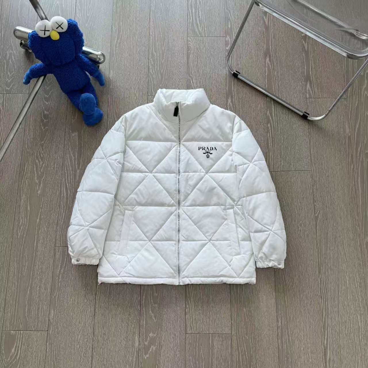 Luxury Prada Linea Rossa Velvet Cabinet: High-End Quality and Craftsmanship, Exquisite Details - 图片 3