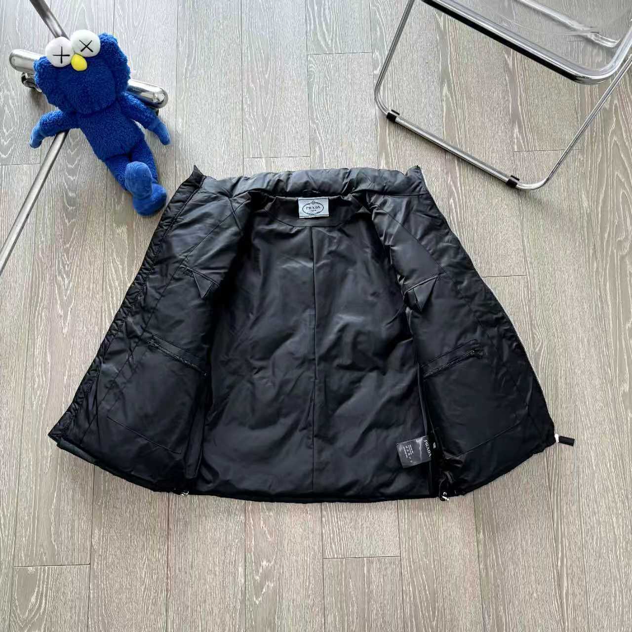 Luxury Prada Linea Rossa Velvet Cabinet: High-End Quality and Craftsmanship, Exquisite Details - 图片 5