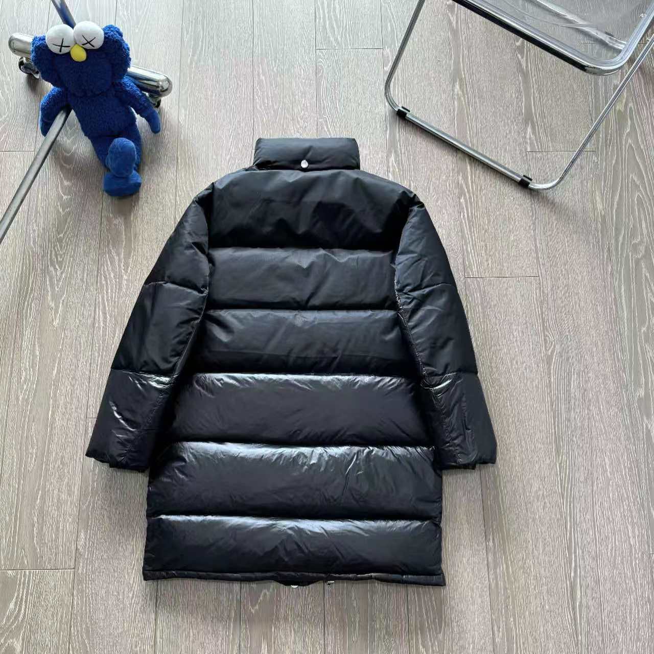 Prada Winter Jacket: Stylish Design, Warm Feathers, High Quality Fabric, Multiple Pockets - 图片 3