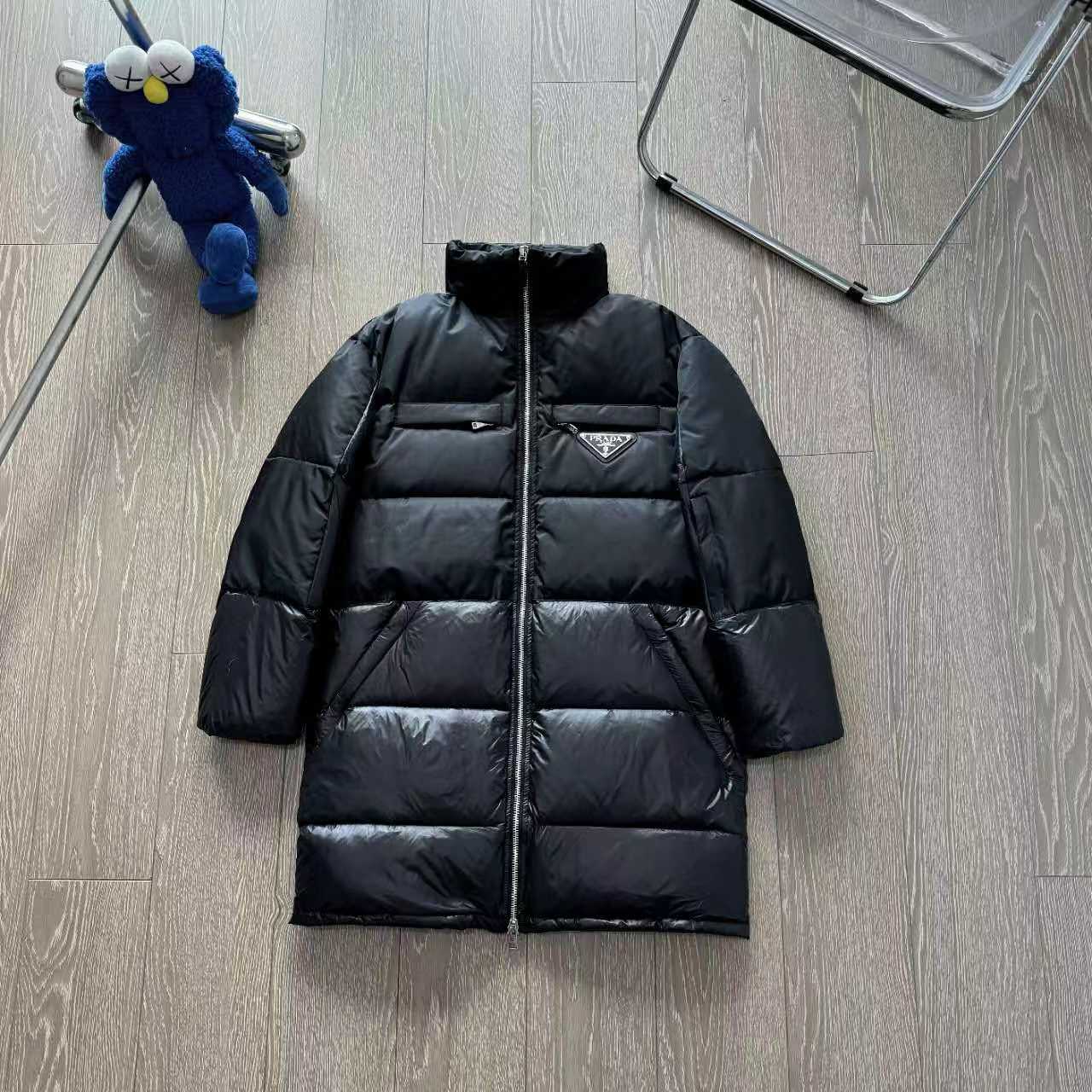 Prada Winter Jacket: Stylish Design, Warm Feathers, High Quality Fabric, Multiple Pockets - 图片 2