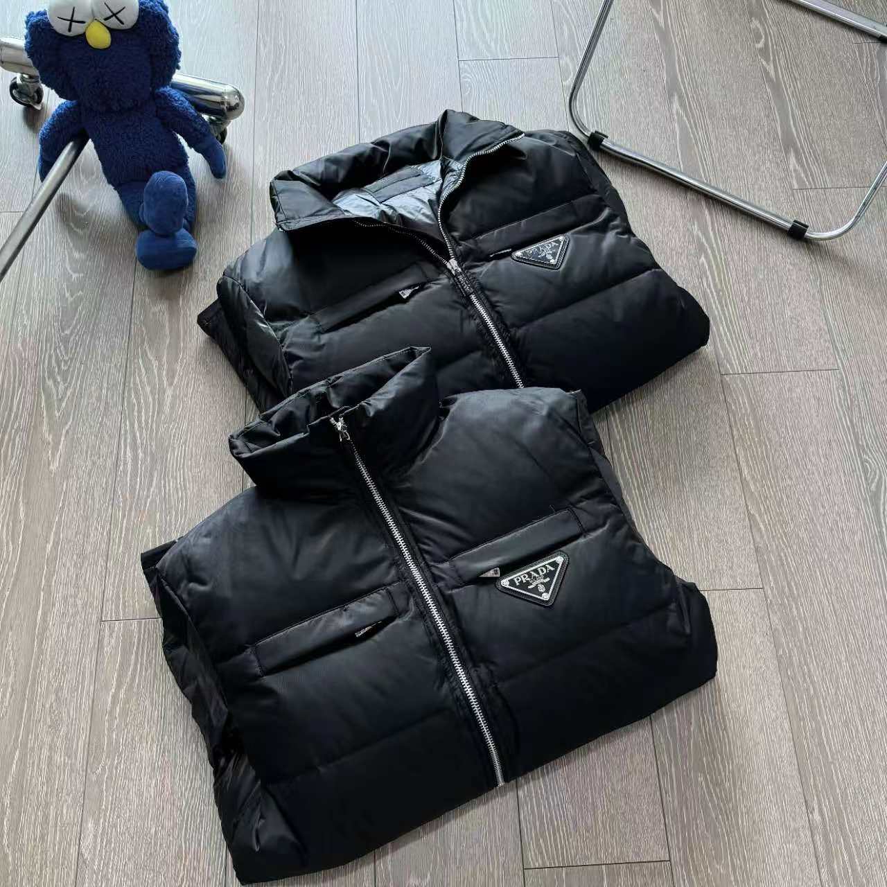 Prada Winter Jacket: Stylish Design, Warm Feathers, High Quality Fabric, Multiple Pockets - 图片 9