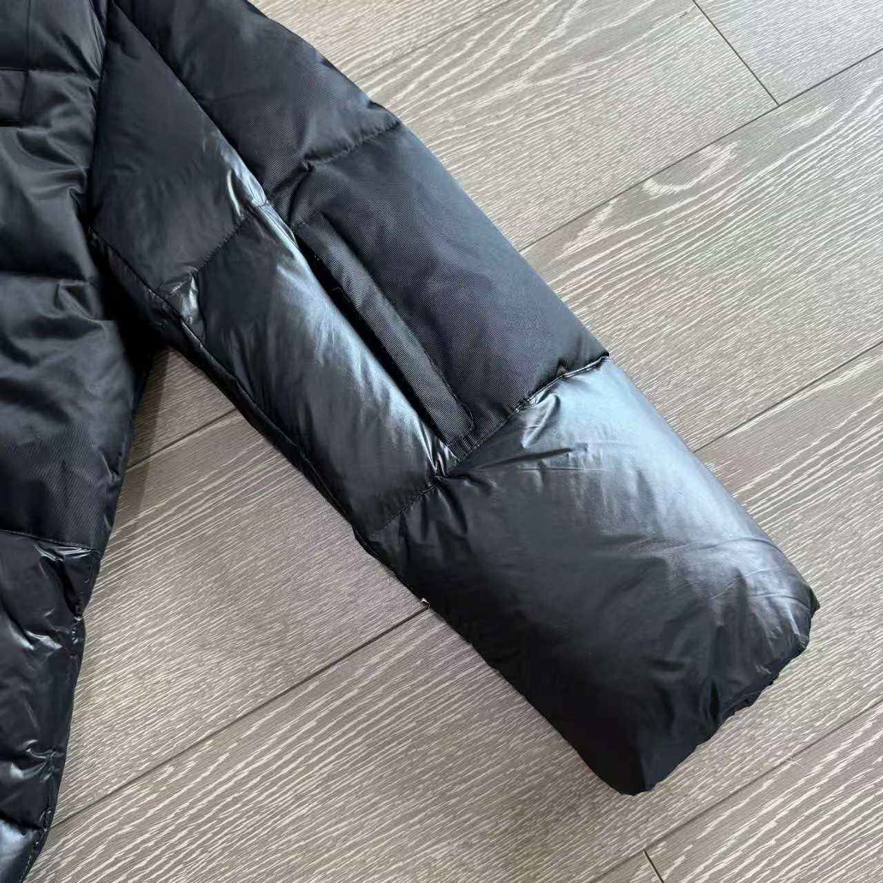 Prada Winter Jacket: Stylish Design, Warm Feathers, High Quality Fabric, Multiple Pockets - 图片 8