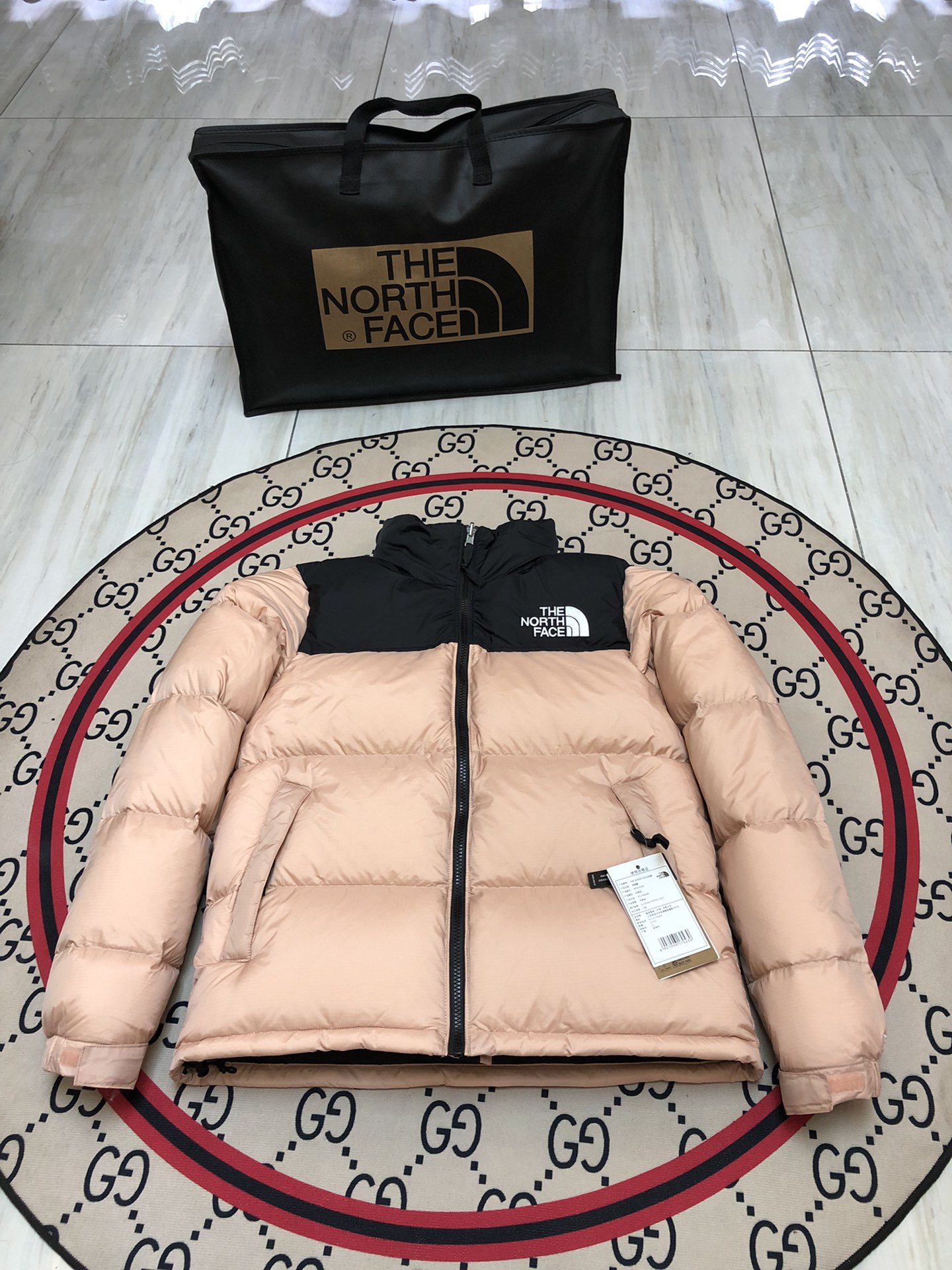 The North Face Nuptse 1996 Collection: High-Quality Embroidery and Functional Design - 图片 6