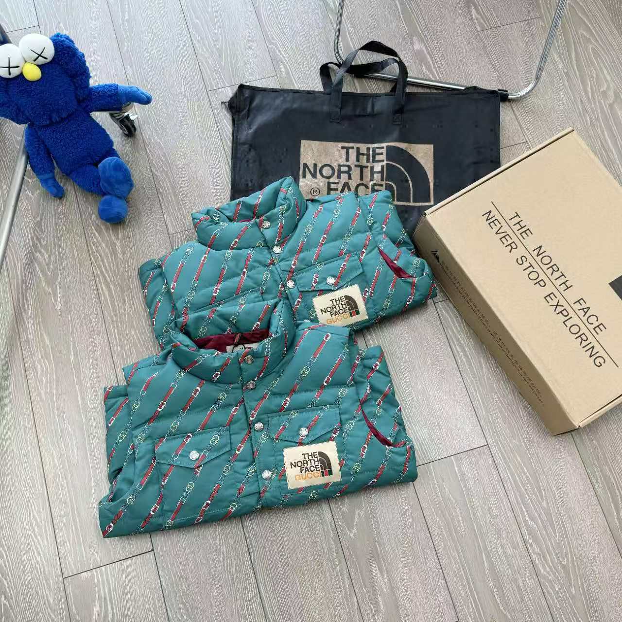 Gucci Vest: Stylish, Warm, and Comfortable Polyester Blend with Classic Logo Design - 图片 5