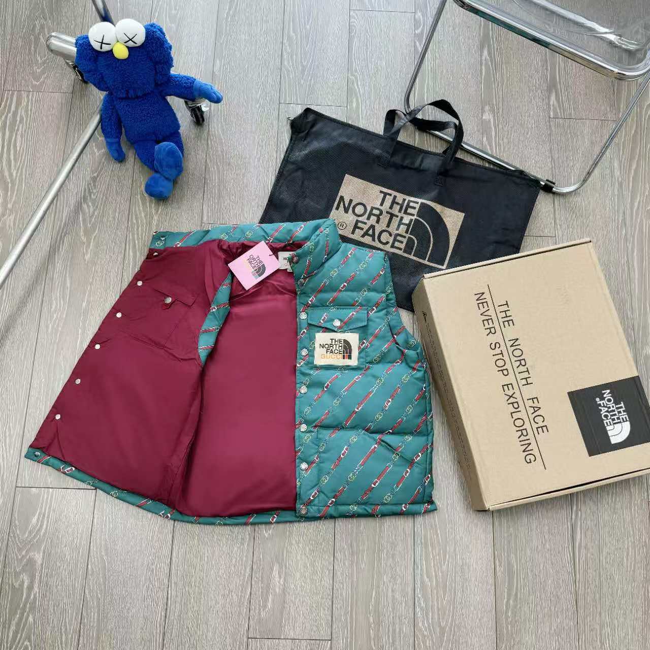 Gucci Vest: Stylish, Warm, and Comfortable Polyester Blend with Classic Logo Design - 图片 3