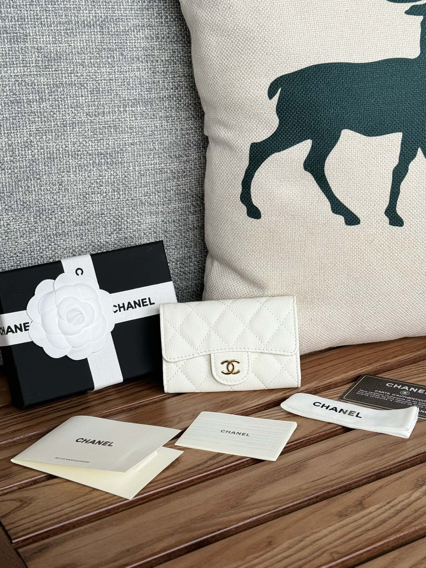 Designer Replica
 Chanel Classic Flap Bag Wallet Card pack Gold