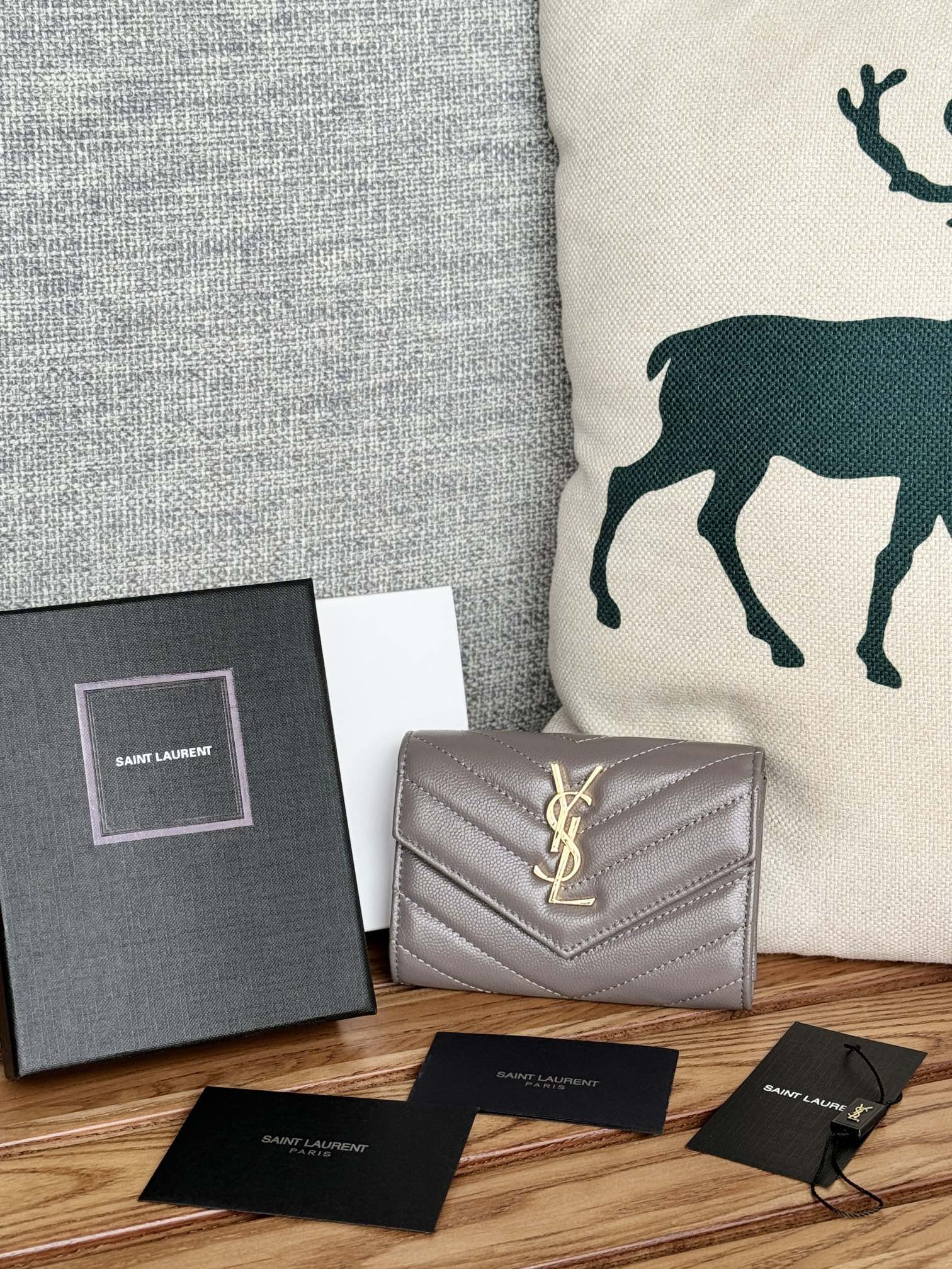 The highest quality fake
 Yves Saint Laurent Wallet Card pack Calfskin Cowhide