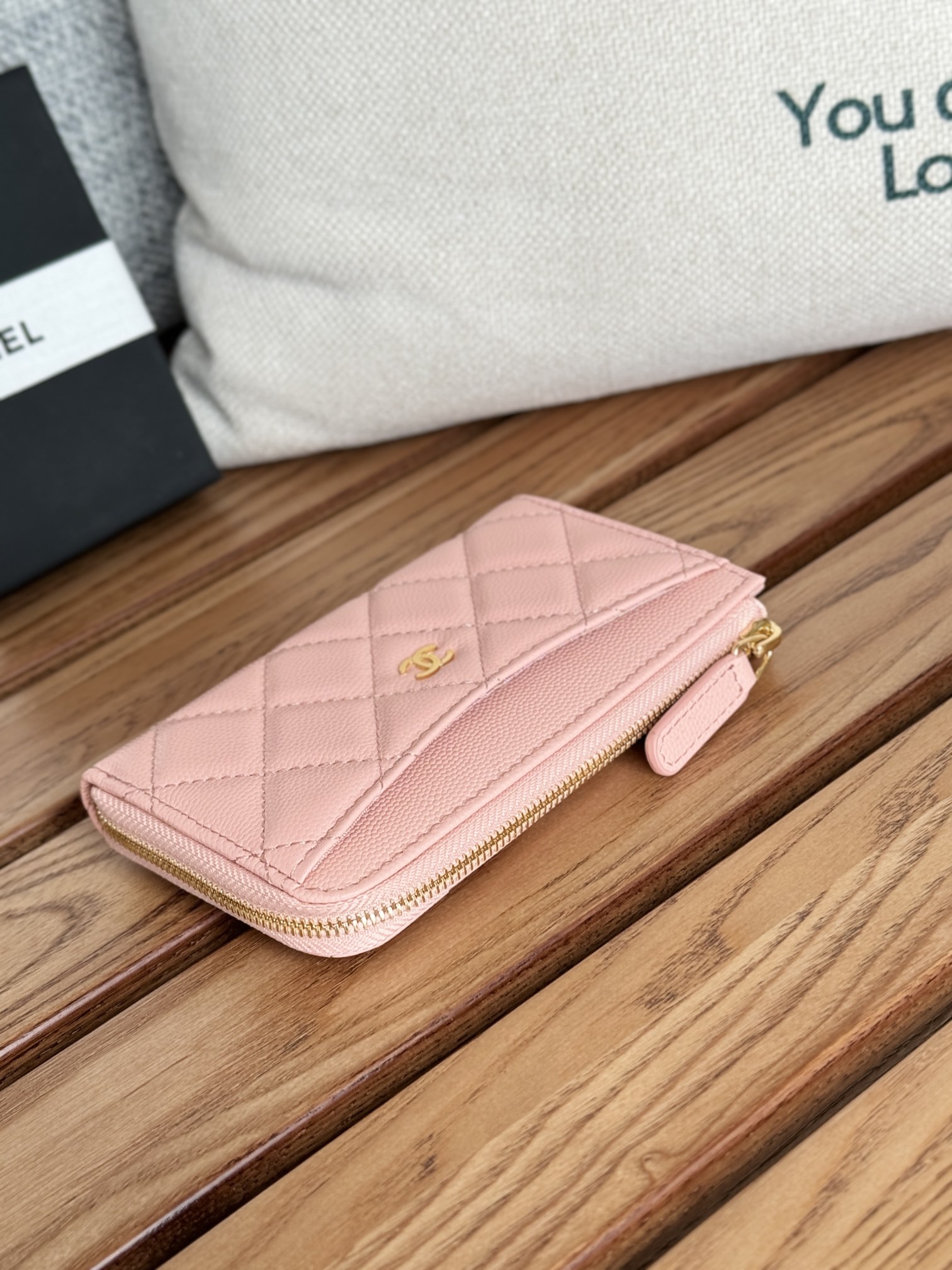 P CHANEL🌹小香2024年新品
CHANEL 7字型单拉卡包   原单品质 
款号：A3179，颜