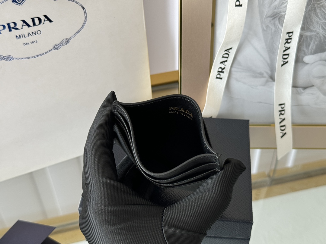 Prada 款女士卡​片夹 官网​同‎步 正‌品开‎发