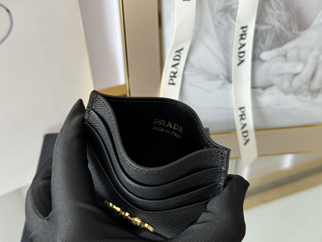 Prada 款女士卡​片夹 官网​同‎步 正‌品开‎发