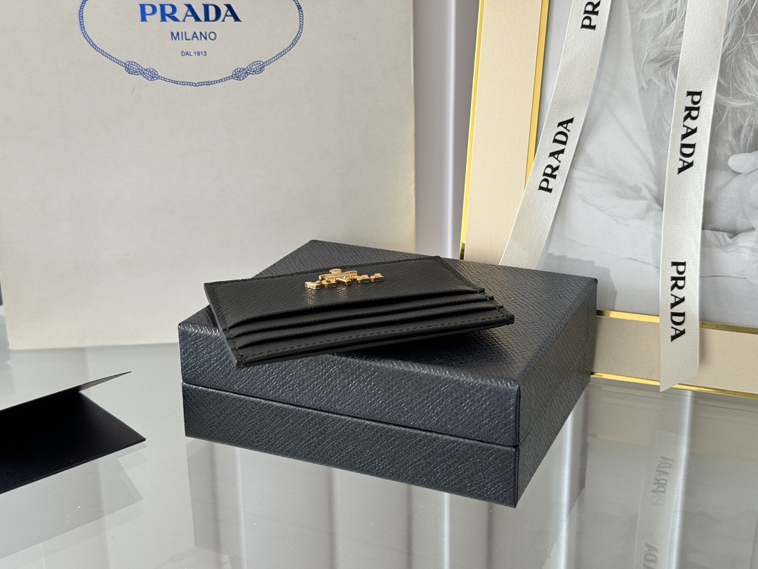 Prada 款女士卡​片夹 官网​同‎步 正‌品开‎发