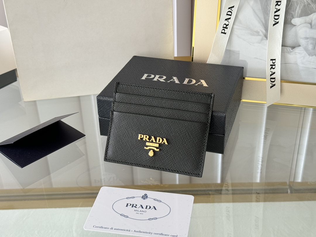 Prada 款女士卡​片夹 官网​同‎步 正‌品开‎发