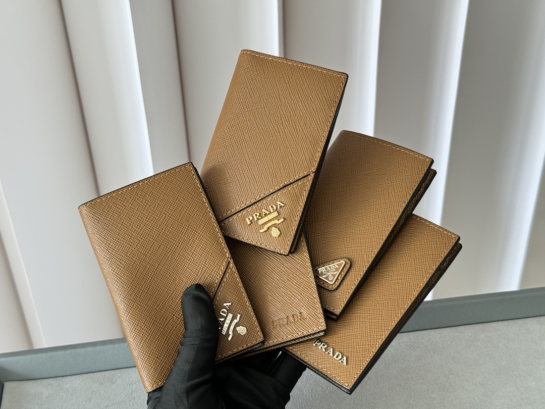 NO:405932,rada 2MC101 Universal Card Package, Coffee Collection, Prada Wallet, Prada, Prada, Wallets19860909rada 2MC101 男女通用卡包 咖啡色合集,普拉达钱包,prada,prada,wallets,Bag