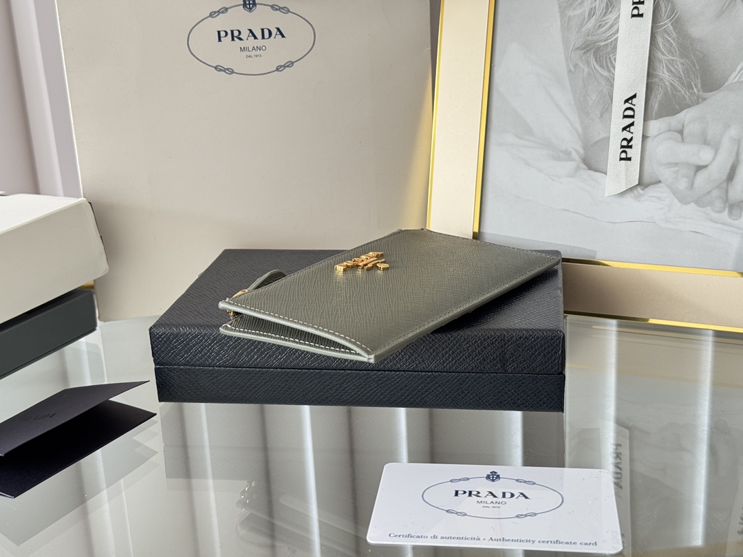 Prada 1MC079 Gray Saffiano leather medium everyday