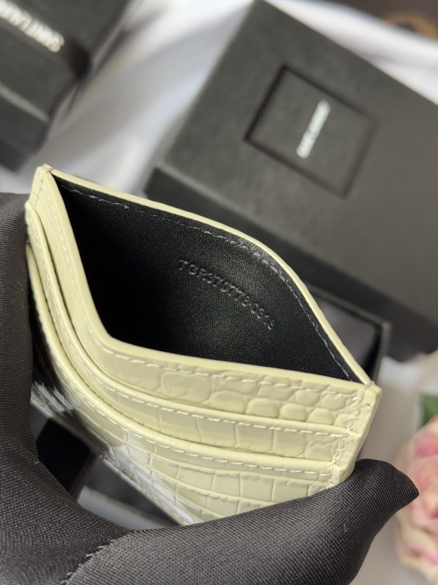 Yves Saint Laurent Crocodile Embossed Leather Card Holder Wallet 7 i1732449152 724 1