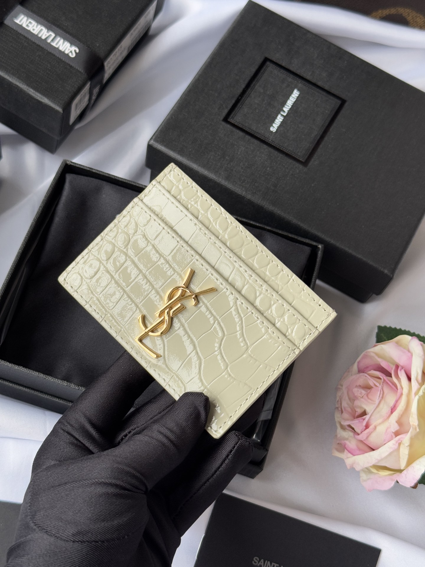 Yves Saint Laurent Crocodile Embossed Leather Card Holder Wallet 8 i1732449153 4032 2