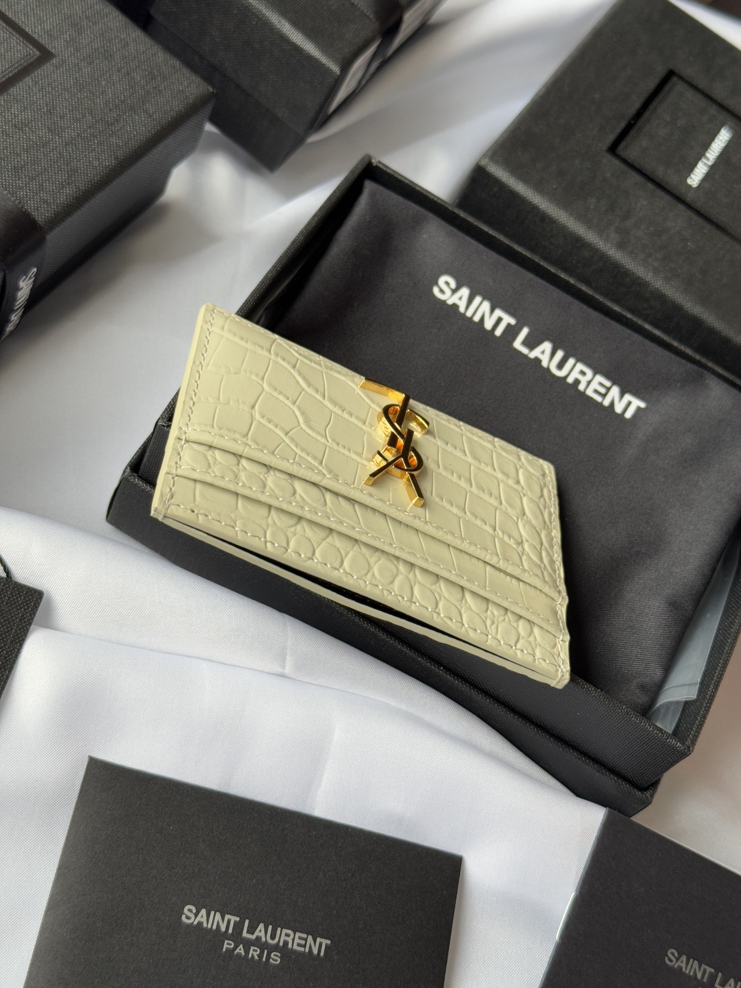 Yves Saint Laurent Crocodile Embossed Leather Card Holder Wallet 4 i1732449153 8169 4