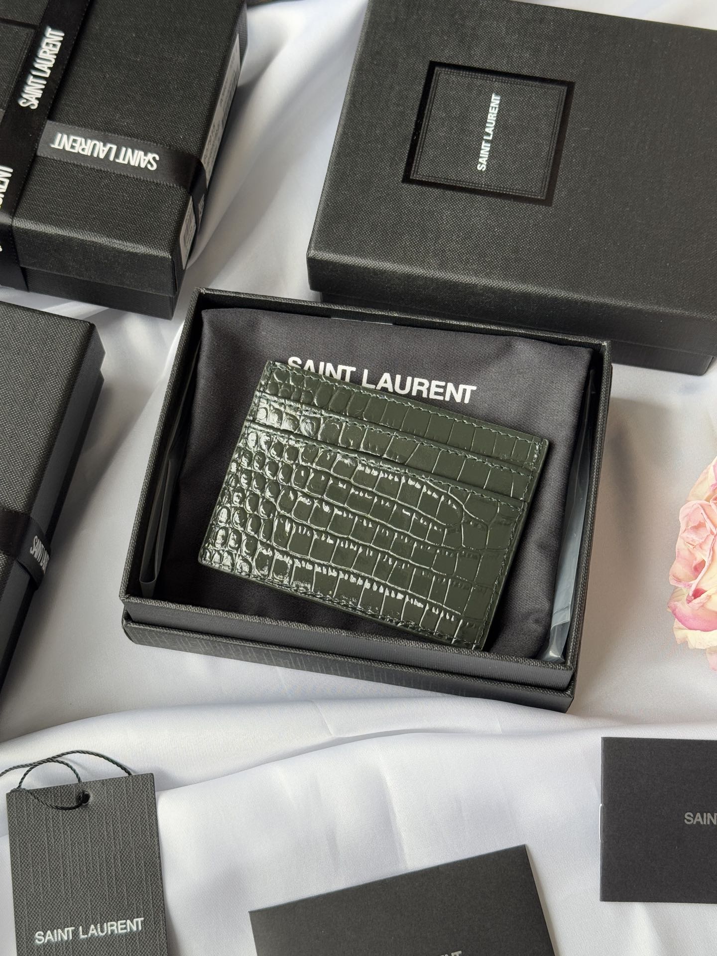 Yves Saint Laurent Paris Embossed Crocodile Leather Card Holder Wallet 3 i1732449180 9061 3