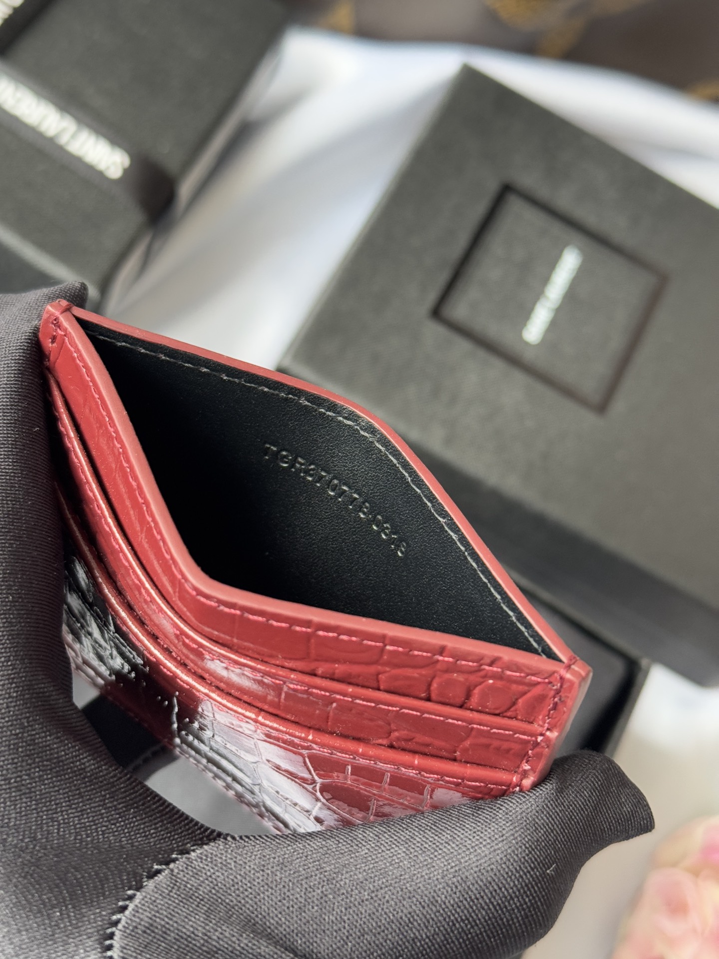 Yves Saint Laurent Crocodile Embossed Leather Card Holder Wallet 10 i1732449192 1882 7