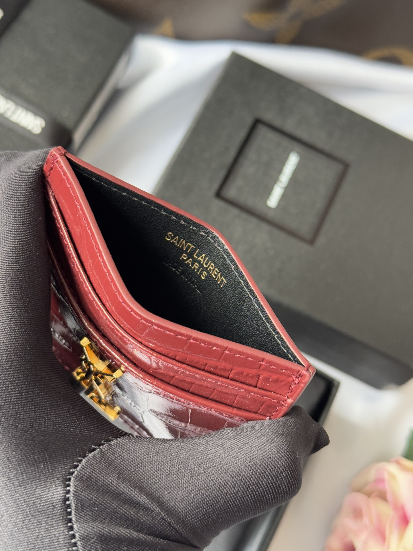 Yves Saint Laurent Crocodile Embossed Leather Card Holder Wallet 9 i1732449192 5733 6
