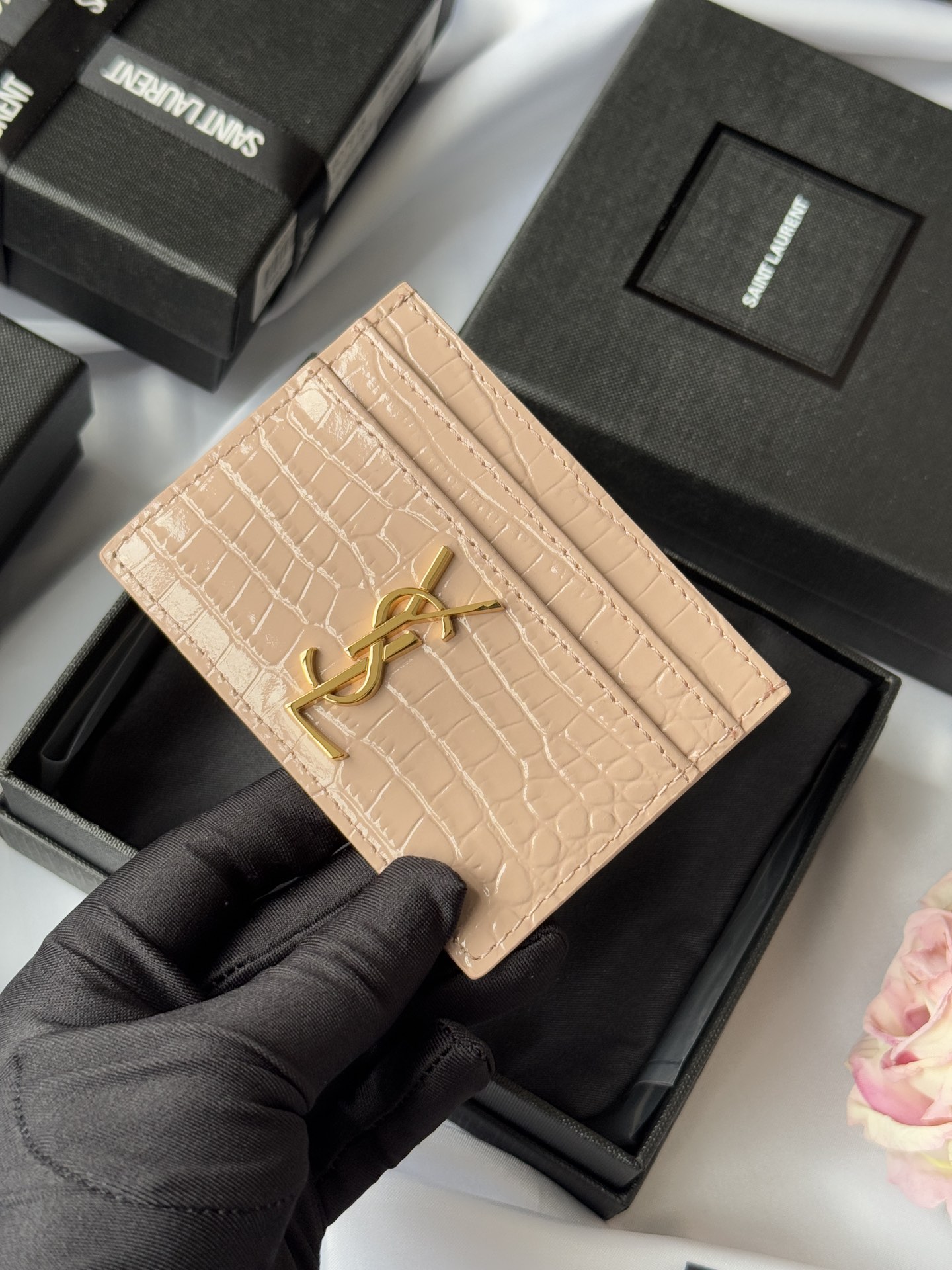 Saint Laurent Paris Embossed Crocodile Leather Card Holder Wallet, Beige 7 i1732449434 1368 5