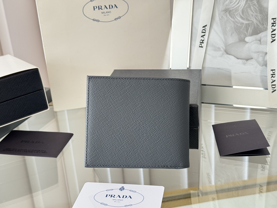 Prada 2M0513 Cross-Grained Gold Safiano Model Summary - 图片 3