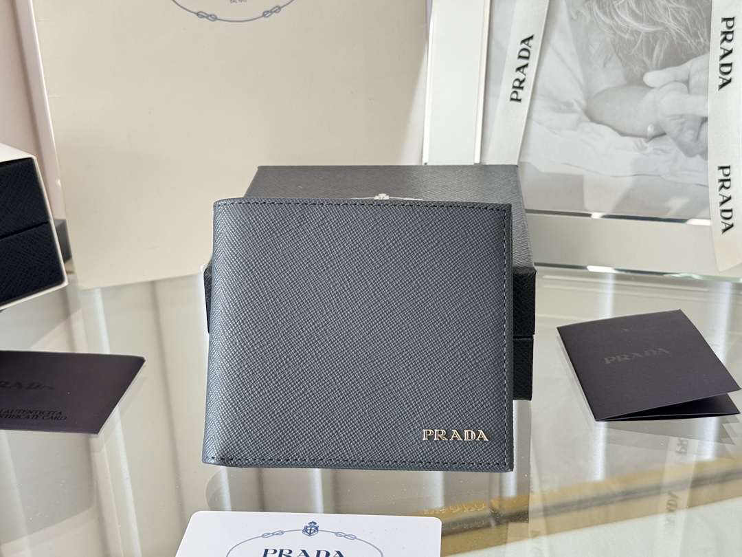 Prada 2M0513 Cross-Grained Gold Safiano Model Summary - 图片 2