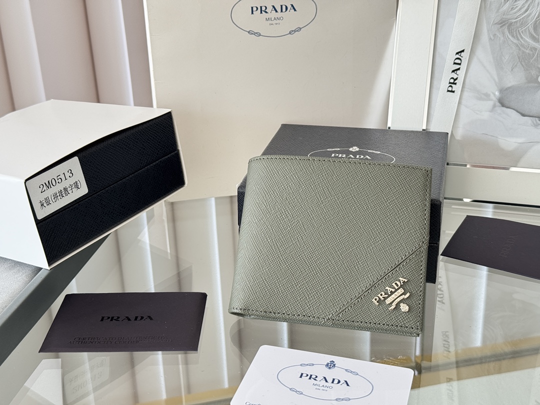 Prada 2M0513 Safiano Cross-Grained Gold Wallet Review: Quality, Colors, Size - 图片 1