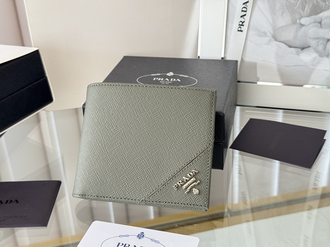 Prada 2M0513 Safiano Cross-Grained Gold Wallet Review: Quality, Colors, Size - 图片 2