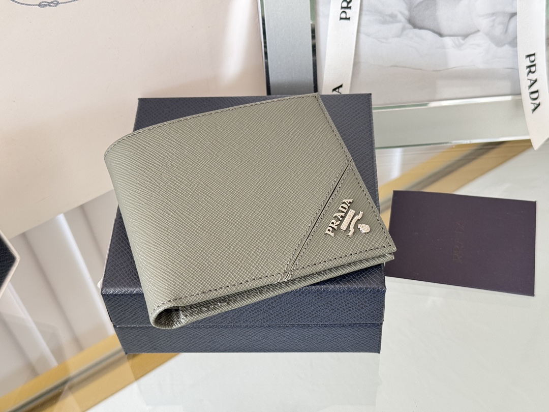Prada 2M0513 Safiano Cross-Grained Gold Wallet Review: Quality, Colors, Size - 图片 5