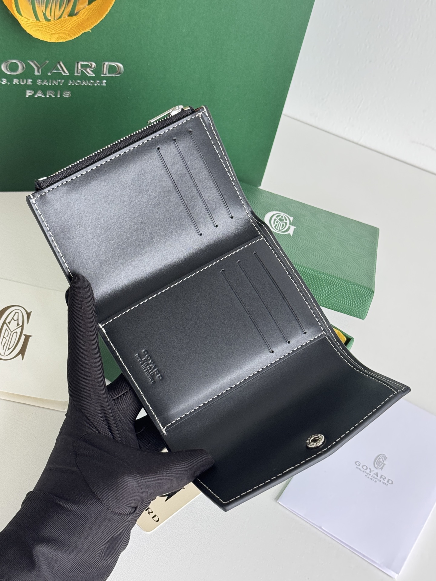 Saint-Gabriel 三折財布 - Goyardine帆布と小牛皮使用のコンパクトデザイン