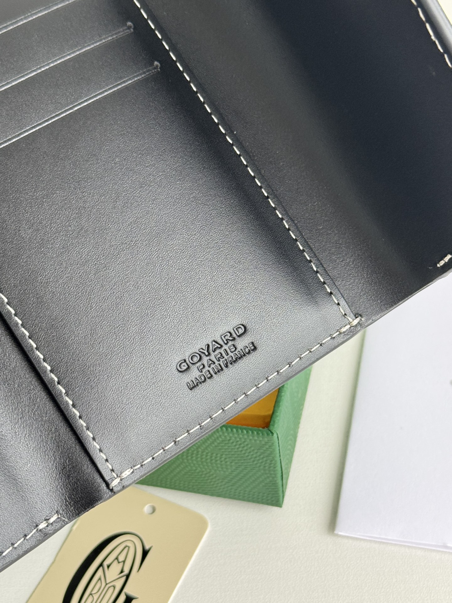 Saint-Gabriel 三折財布 - Goyardine帆布と小牛皮使用のコンパクトデザイン